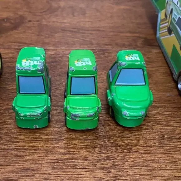 DISNEY PIXAR Cars Chick Hicks HTB 86 Semi Hauler Pit Crew Diecast Set - Picture 10 of 12